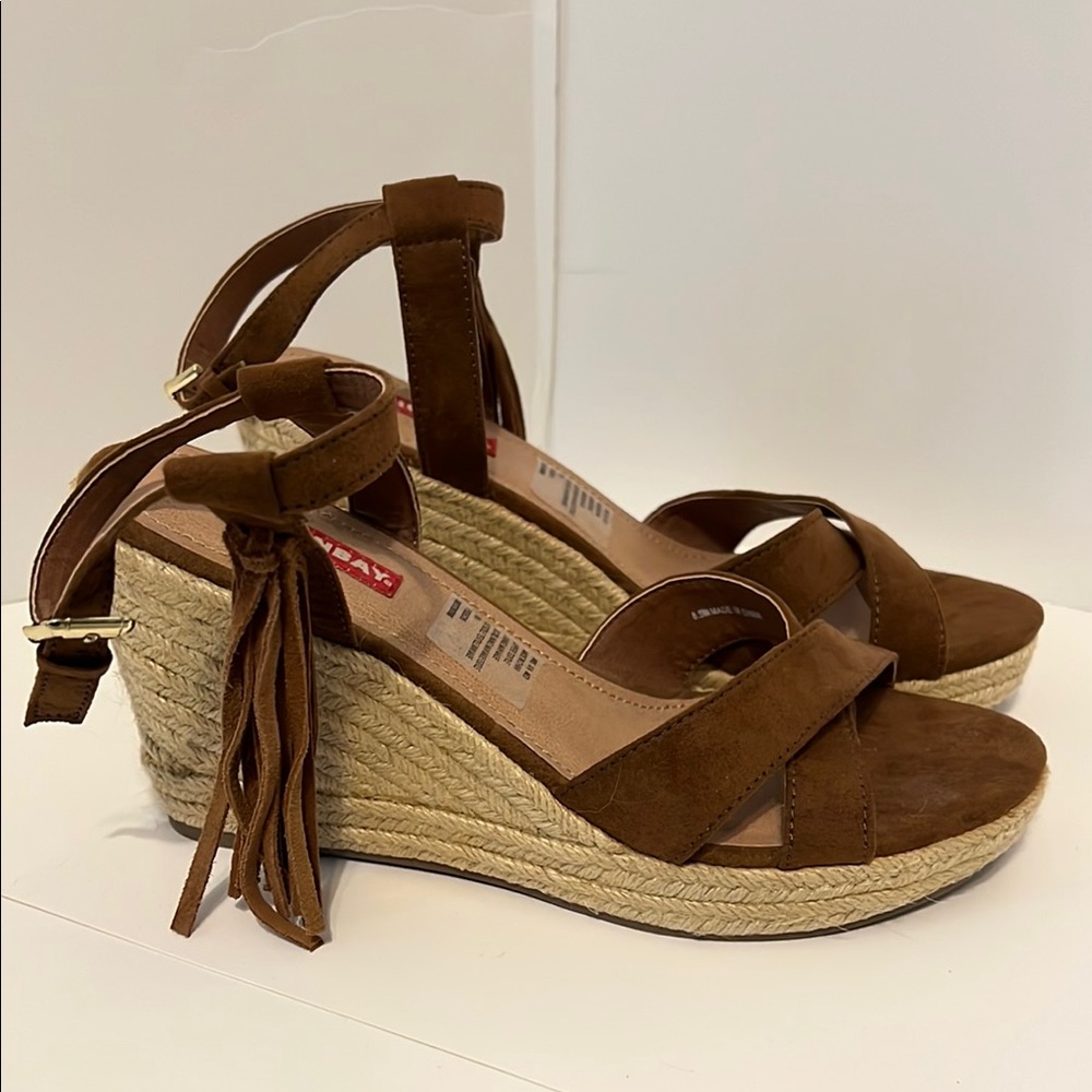 NWT UNIONBAY Brown Wedge Sandals with Ankle Ties